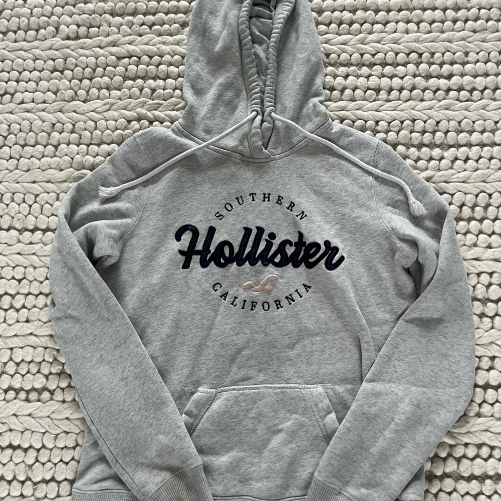 Hollister Light Gray Sweatshirt